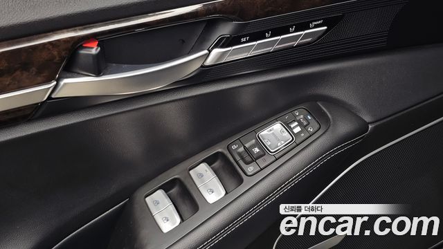 Genesis G90 3.3 T AWD Luxury 2019 — фото 37