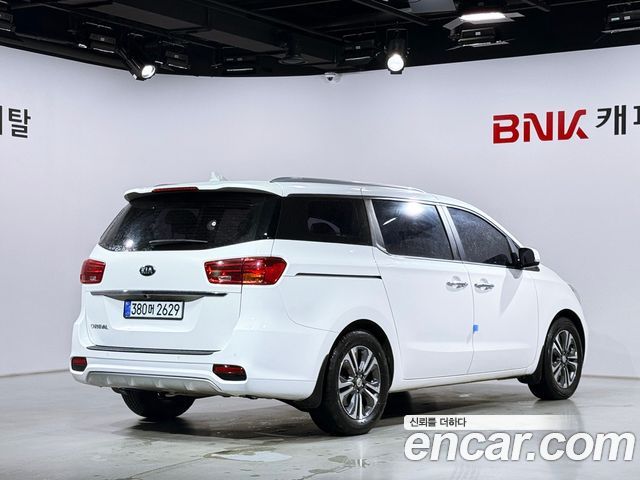 Kia Carnival 9-Seater Luxury 2019 — фото 2