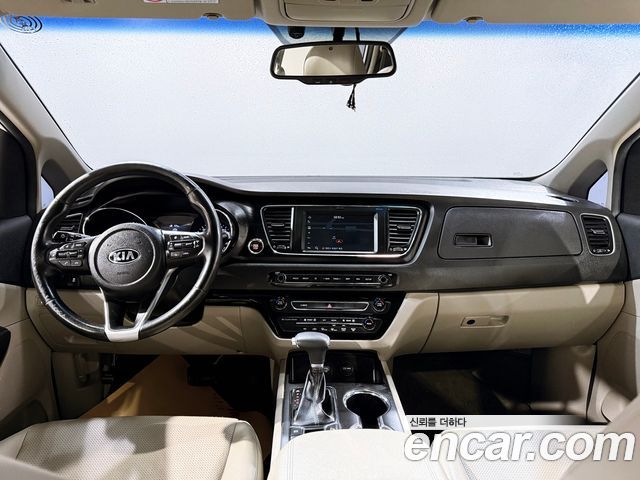 Kia Carnival 9-Seater Luxury 2019 — фото 4