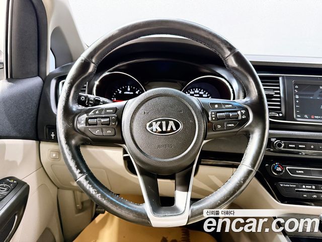 Kia Carnival 9-Seater Luxury 2019 — фото 6