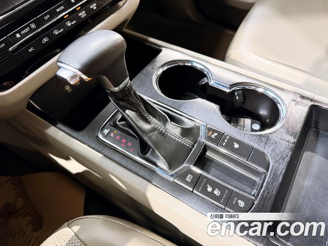 Kia Carnival 9-Seater Luxury 2019 — фото 10