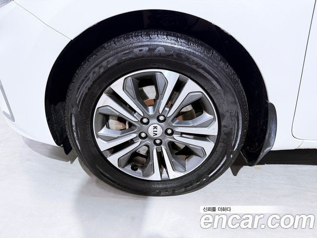 Kia Carnival 9-Seater Luxury 2019 — фото 23