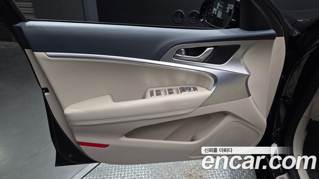 Genesis G70 Gasoline 2.5T 4WD 2024 — фото 24