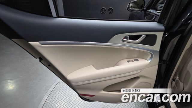 Genesis G70 Gasoline 2.5T 4WD 2024 — фото 25
