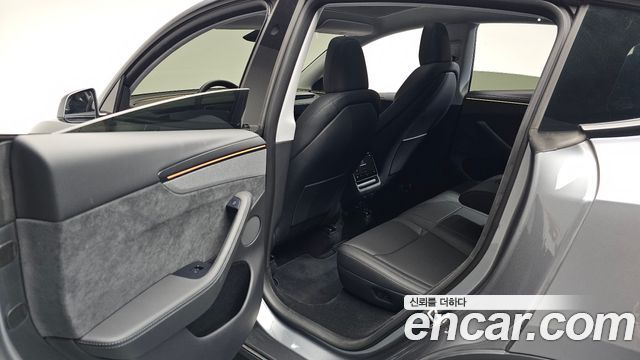 Tesla Model Y Long Range AWD 2025 — фото 16