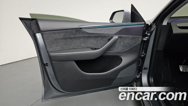 Tesla Model Y Long Range AWD 2025 — фото 30