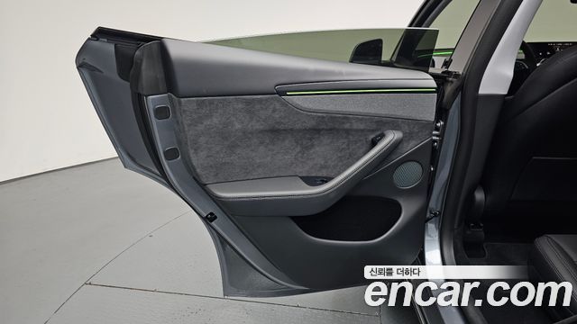 Tesla Model Y Long Range AWD 2025 — фото 31