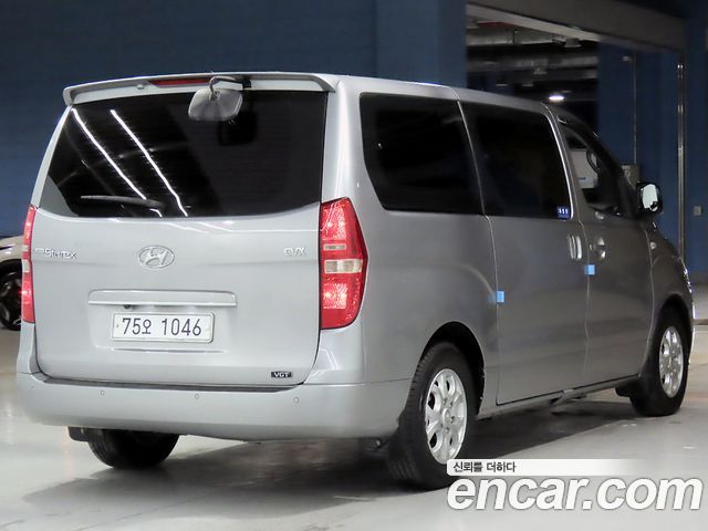 Hyundai Grand Starex 11-Seater Wagon CVX Luxury 2012 — фото 2