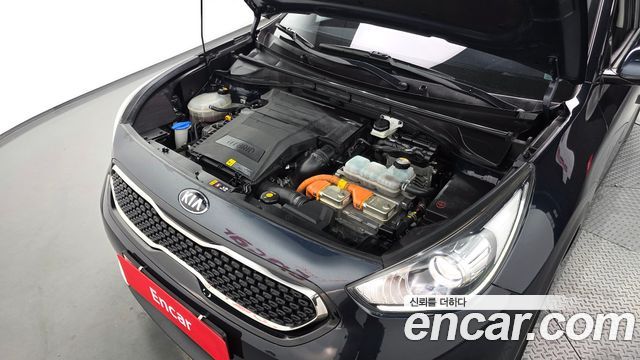 Kia Niro Luxury 2018 — фото 6