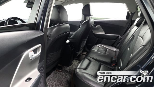Kia Niro Luxury 2018 — фото 15