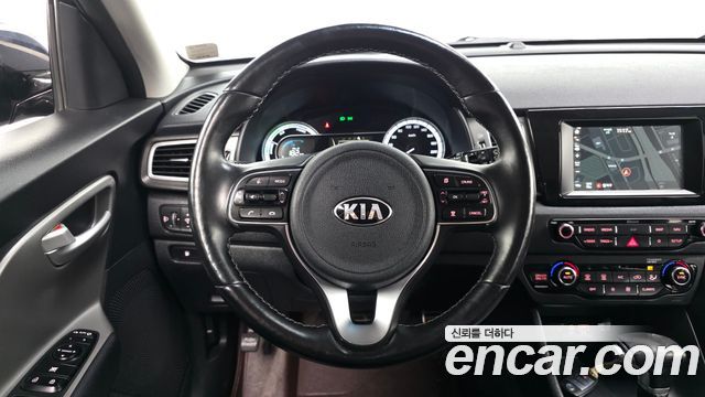 Kia Niro Luxury 2018 — фото 16