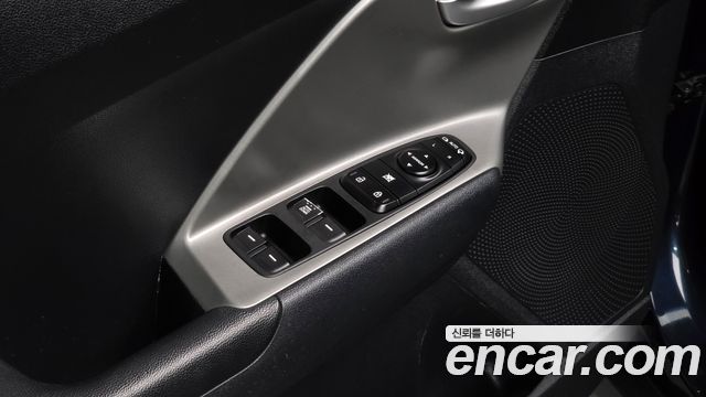 Kia Niro Luxury 2018 — фото 20