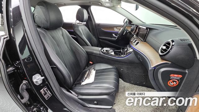 Mercedes-Benz E-Class (W213) E220d 4MATIC Exclusive 2018 — фото 11