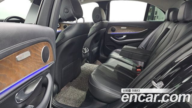Mercedes-Benz E-Class (W213) E220d 4MATIC Exclusive 2018 — фото 12