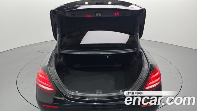 Mercedes-Benz E-Class (W213) E220d 4MATIC Exclusive 2018 — фото 20