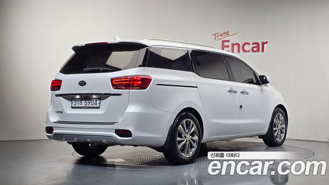 Kia Carnival 9-Seater Noblesse 2019 — фото 2