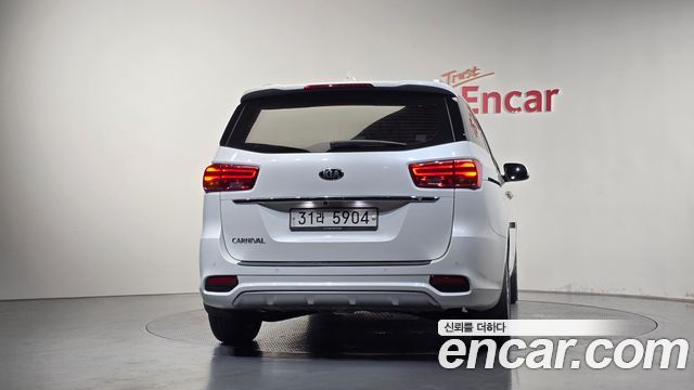 Kia Carnival 9-Seater Noblesse 2019 — фото 4