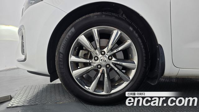 Kia Carnival 9-Seater Noblesse 2019 — фото 5