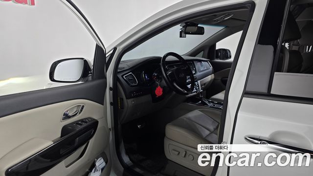 Kia Carnival 9-Seater Noblesse 2019 — фото 10