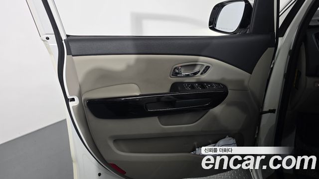 Kia Carnival 9-Seater Noblesse 2019 — фото 24