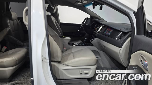 Kia Carnival 9-Seater Noblesse 2019 — фото 26