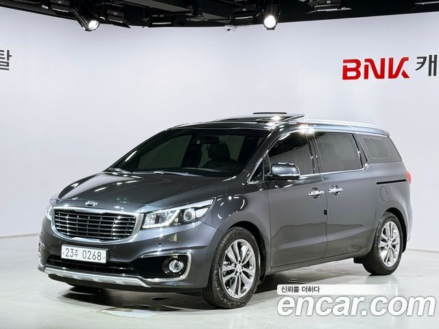 Kia Carnival 7-seater Limousine VIP