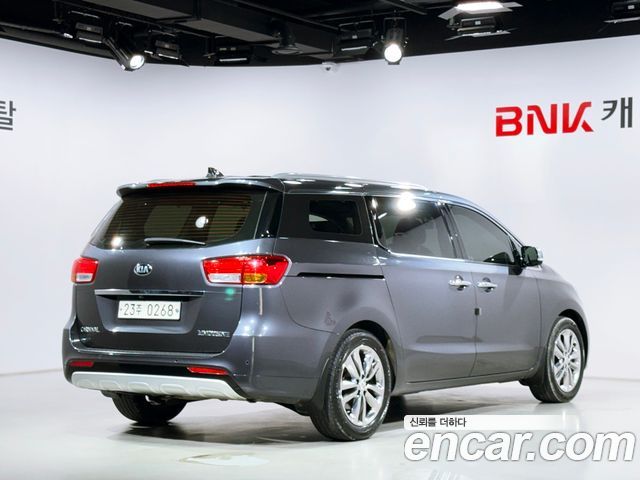 Kia Carnival 7-seater Limousine VIP 2017 — фото 2