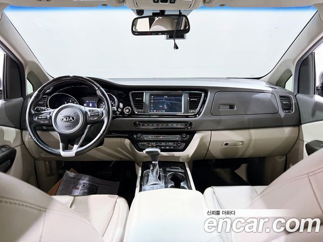 Kia Carnival 7-seater Limousine VIP 2017 — фото 4