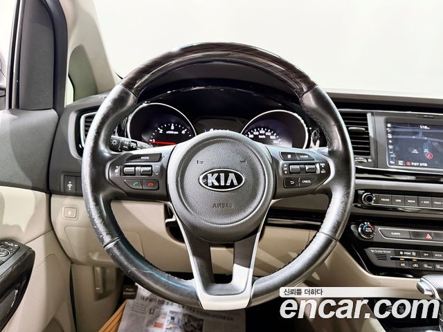 Kia Carnival 7-seater Limousine VIP 2017 — фото 6