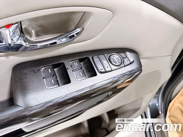 Kia Carnival 7-seater Limousine VIP 2017 — фото 8