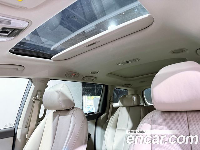 Kia Carnival 7-seater Limousine VIP 2017 — фото 22