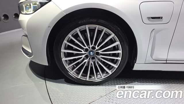 BMW 7 Series (G11) 745e iPerformance Design Pure Excellence 2022 — фото 5