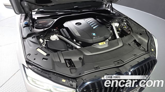 BMW 7 Series (G11) 745e iPerformance Design Pure Excellence 2022 — фото 6