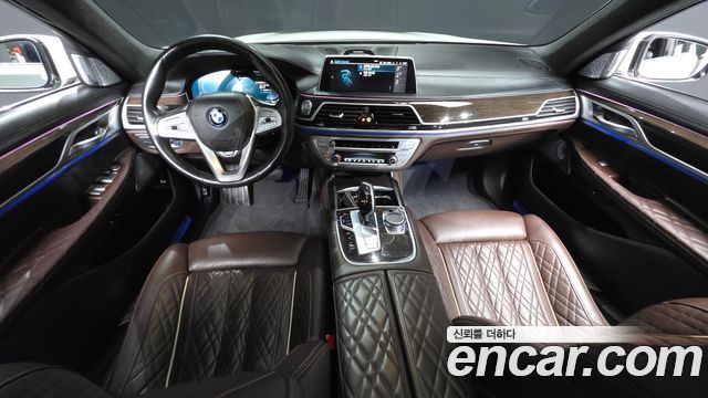 BMW 7 Series (G11) 745e iPerformance Design Pure Excellence 2022 — фото 7