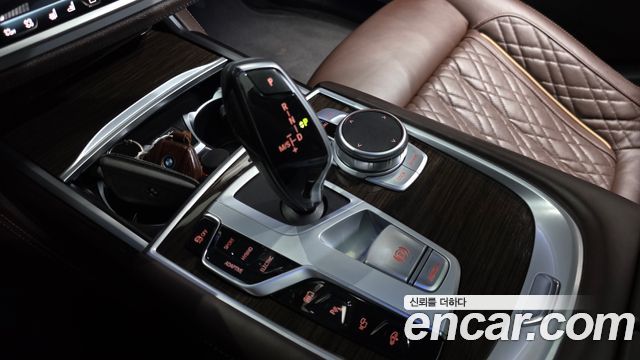 BMW 7 Series (G11) 745e iPerformance Design Pure Excellence 2022 — фото 9