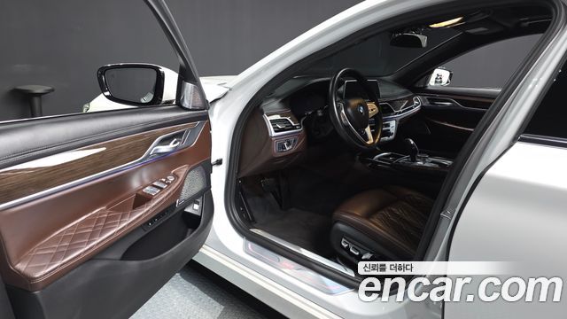 BMW 7 Series (G11) 745e iPerformance Design Pure Excellence 2022 — фото 10