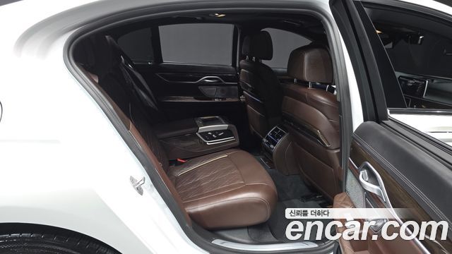 BMW 7 Series (G11) 745e iPerformance Design Pure Excellence 2022 — фото 12