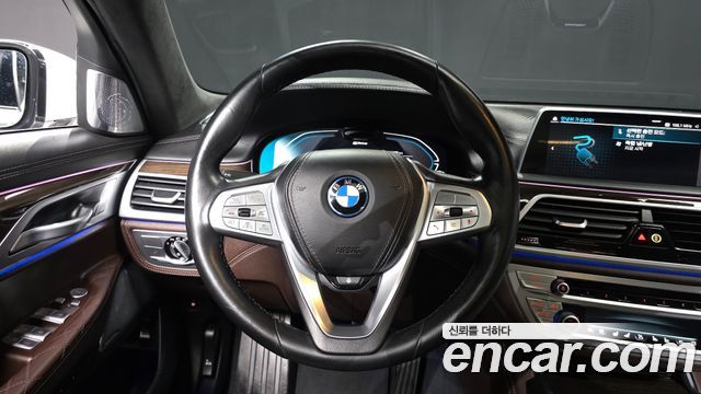 BMW 7 Series (G11) 745e iPerformance Design Pure Excellence 2022 — фото 13