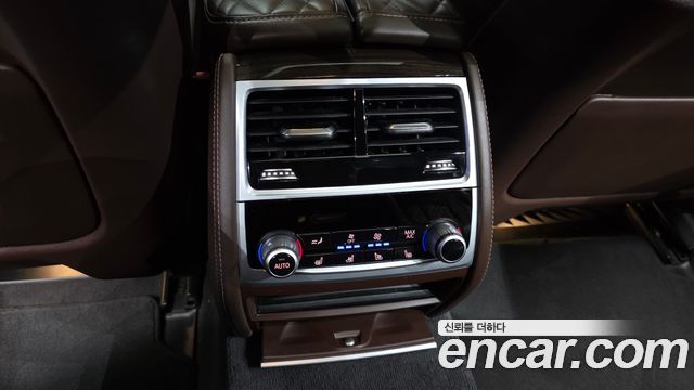 BMW 7 Series (G11) 745e iPerformance Design Pure Excellence 2022 — фото 18