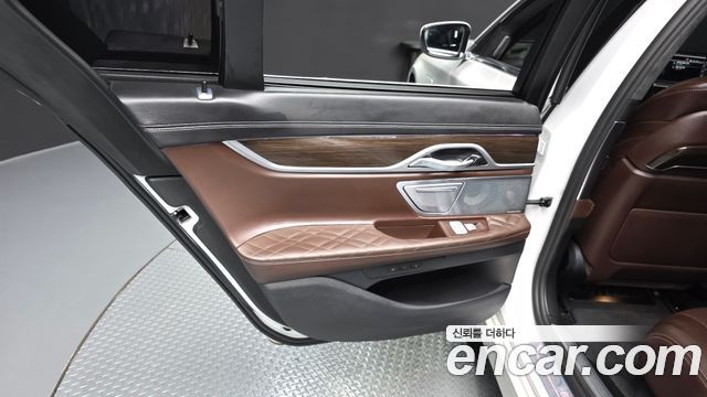 BMW 7 Series (G11) 745e iPerformance Design Pure Excellence 2022 — фото 25