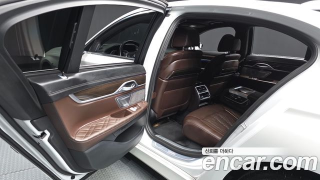 BMW 7 Series (G11) 745e iPerformance Design Pure Excellence 2022 — фото 26