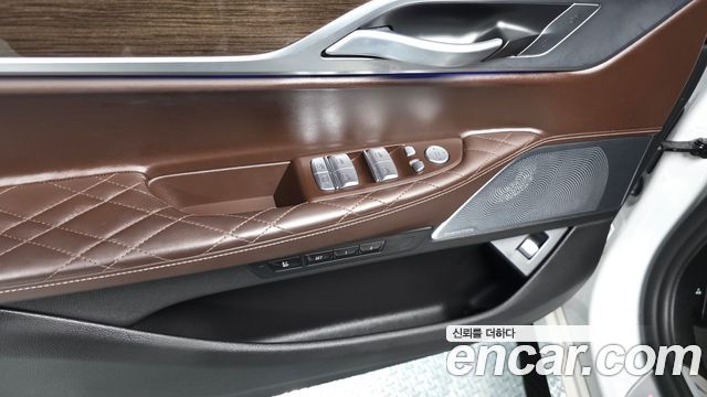 BMW 7 Series (G11) 745e iPerformance Design Pure Excellence 2022 — фото 29