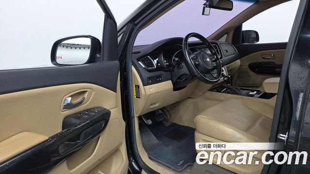 Kia Carnival 9-seater Prestige 2015 — фото 10