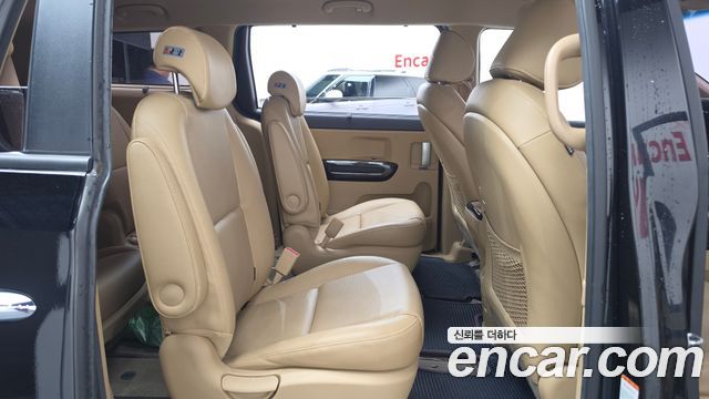 Kia Carnival 9-seater Prestige 2015 — фото 11