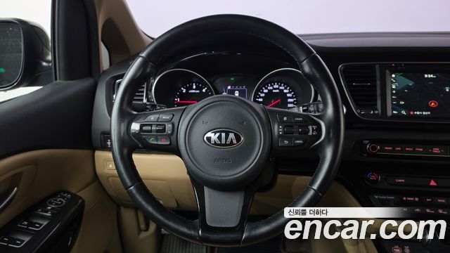 Kia Carnival 9-seater Prestige 2015 — фото 13