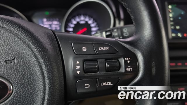 Kia Carnival 9-seater Prestige 2015 — фото 16