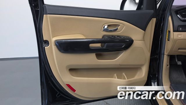Kia Carnival 9-seater Prestige 2015 — фото 24