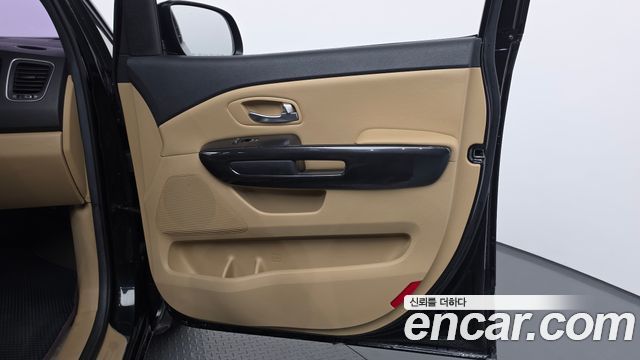 Kia Carnival 9-seater Prestige 2015 — фото 25