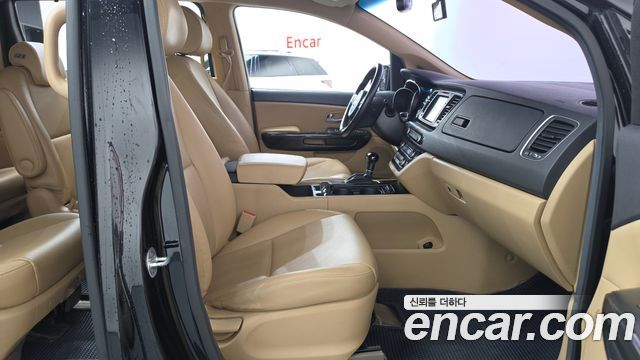 Kia Carnival 9-seater Prestige 2015 — фото 26