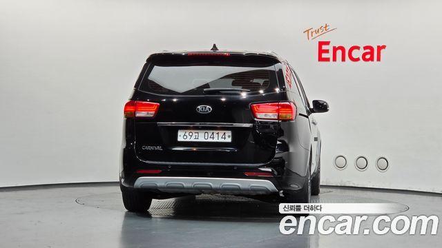 Kia Carnival 9-seater Luxury 2016 — фото 4
